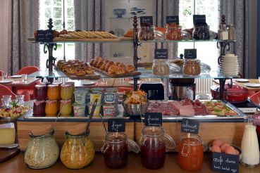 photo-buffet-petit-dejeuner-restaurant-a-bayeux