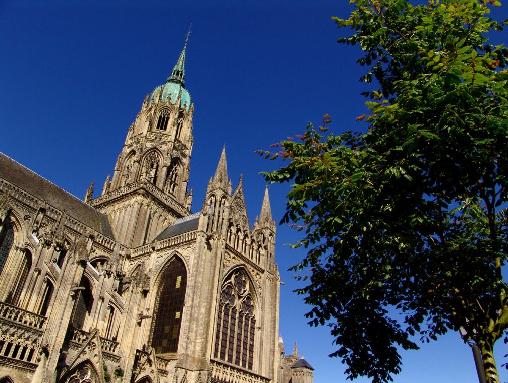 photo-eglise-bayeux-hotel-chateau-normandie