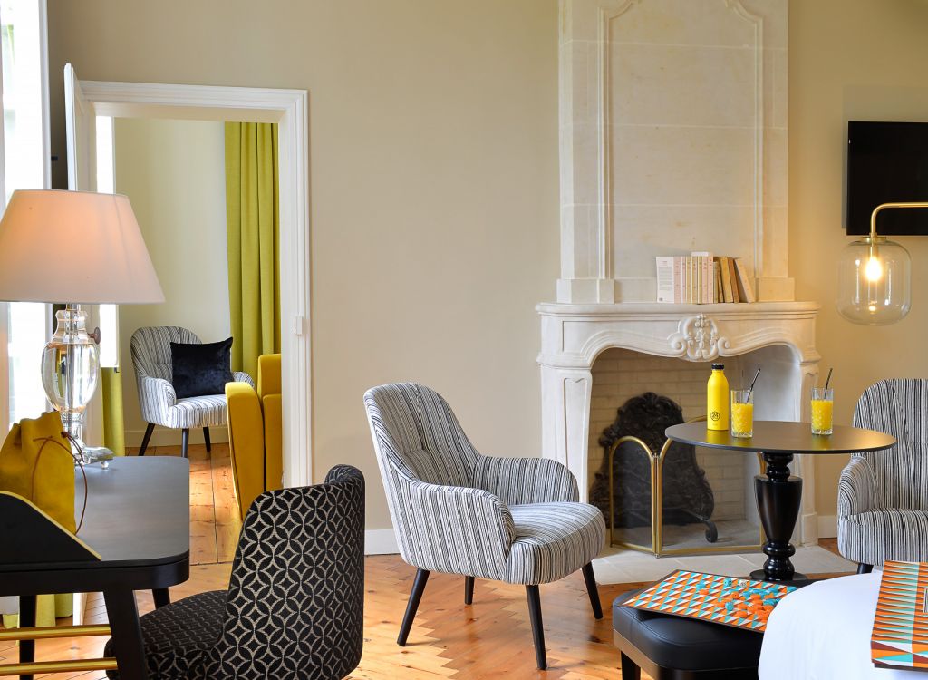 photo-salon-chambre-suite-chateau-saint-gilles-gueron