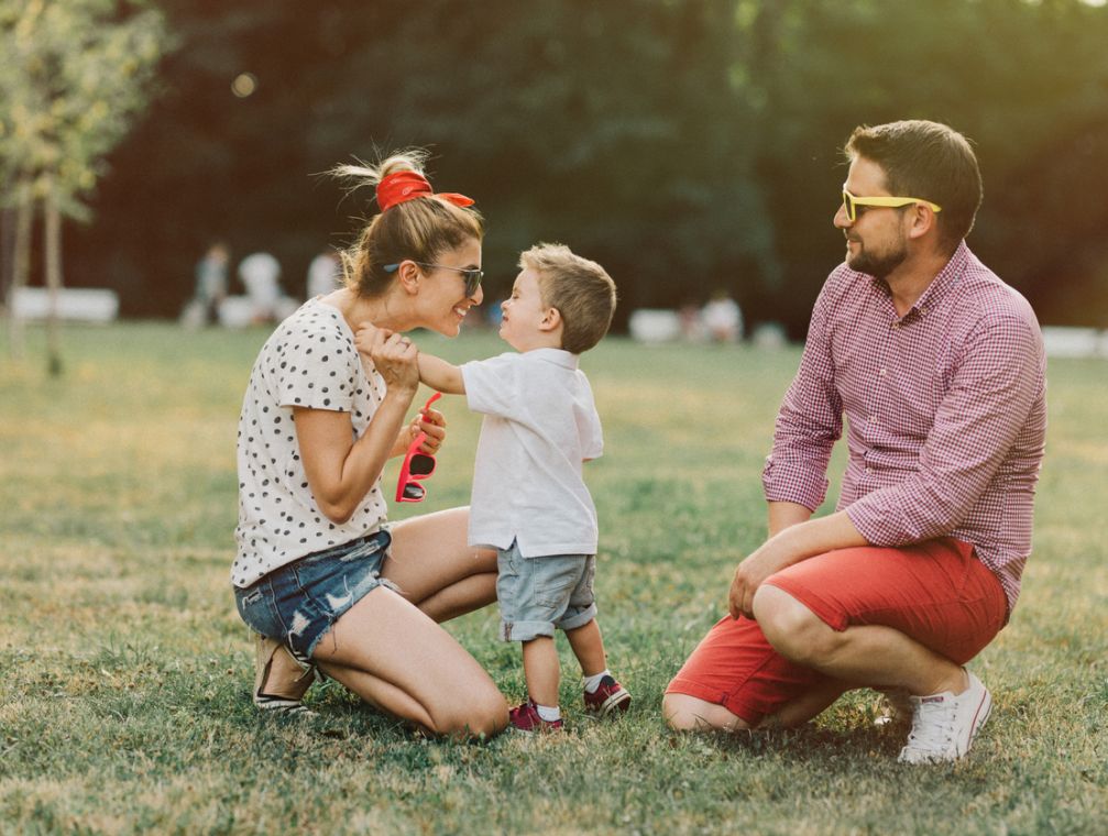 photo-couple-enfant-jardin-que-faire-a-bayeux