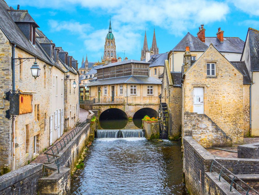 photo-bayeux-eglise-riviere-hotel-bayeux