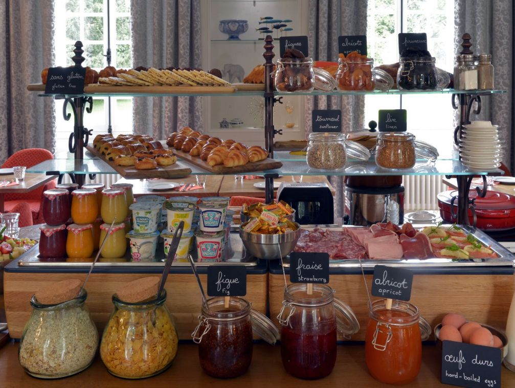 photo-buffet-petit-dejeuner-restaurant-a-bayeux